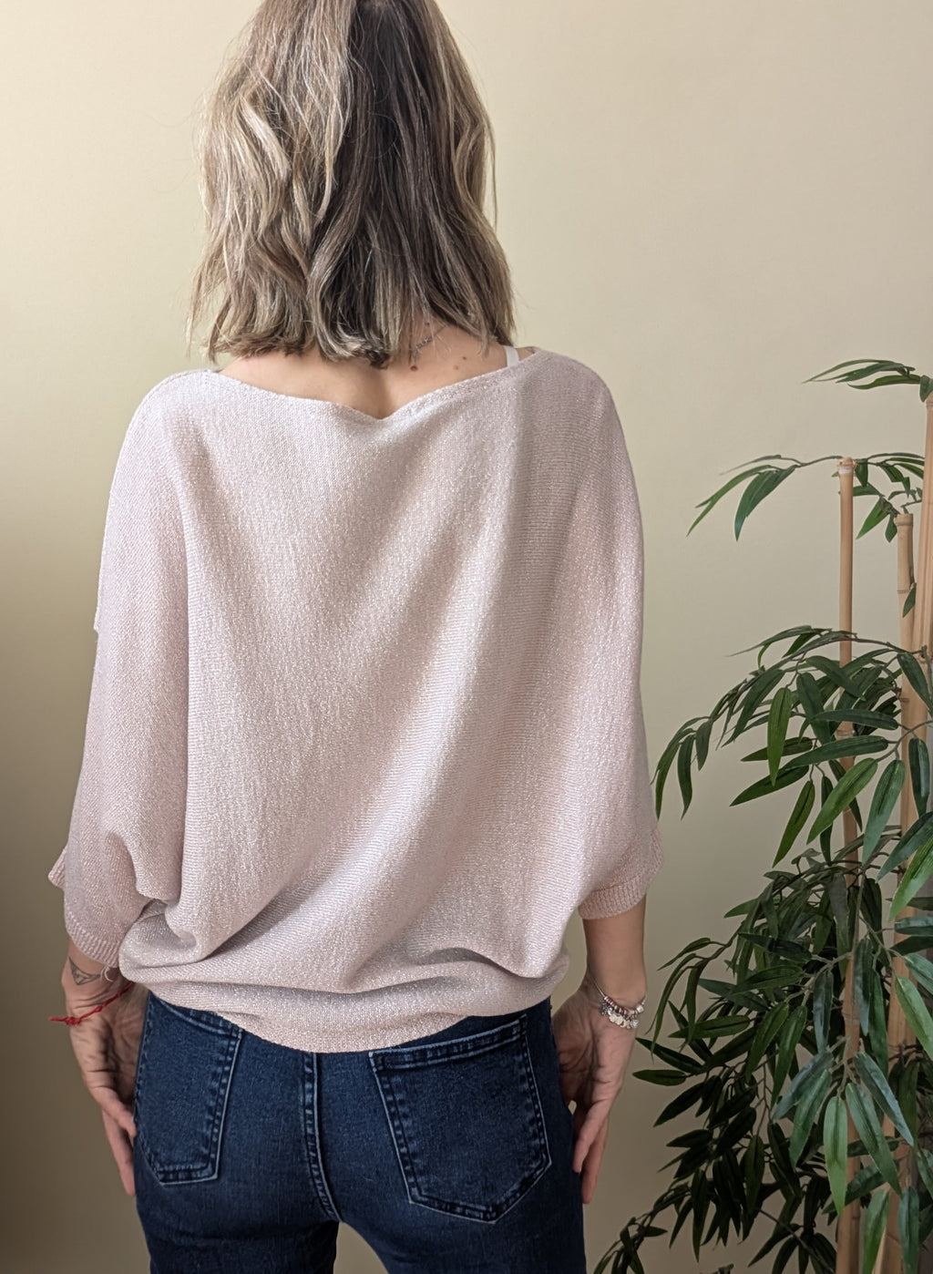 Blusa beige de punto con manga caída