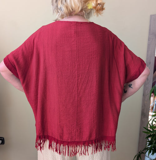 Blusa granate con flecos vista trasera