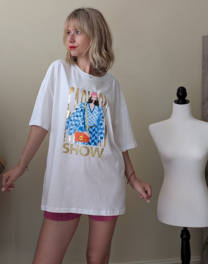 Camiseta oversize blanca de mujer con estampado multicolor