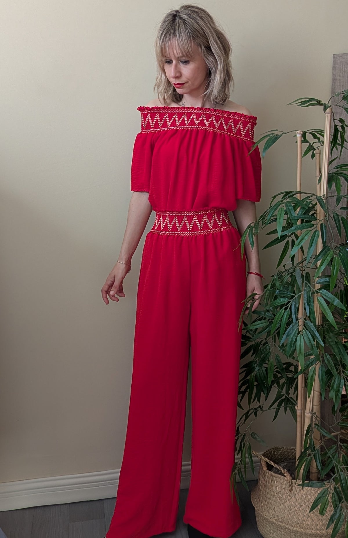 Conjunto rojo de mujer con top bardot y pantalón palazzo