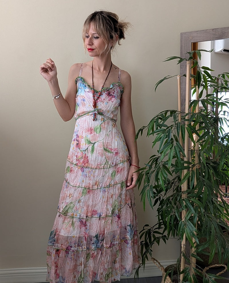 Vestido midi floral con collar a juego